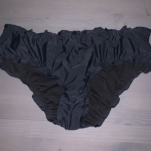 Black ruched & ruffled bikini bottoms. NWT. 16/18